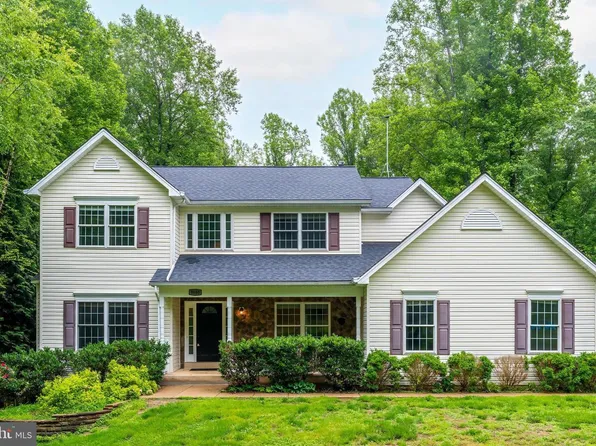 9085 Groundhog Ln, Marshall, VA 20115