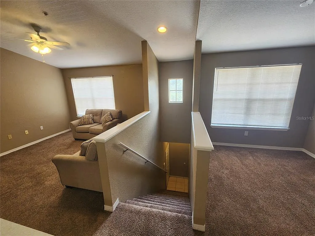 3 bed, 2.0 bath, 1266 sqft, $1,725 — Photo 2