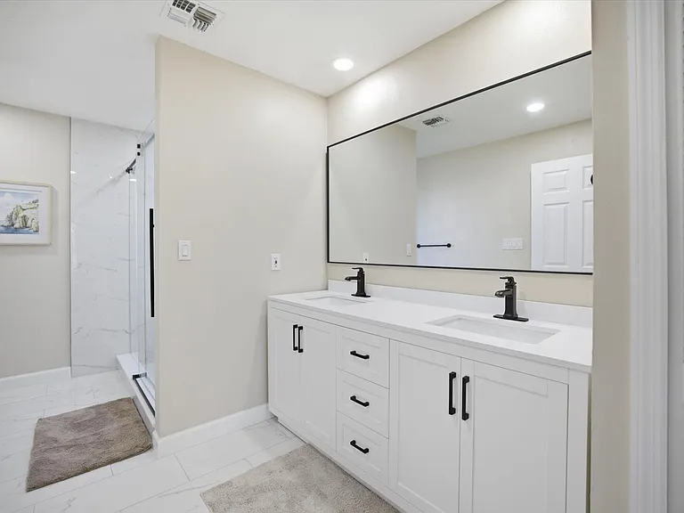 5829 Fairwoods Cir — Photo 16