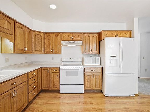 5th image of 993 Bridgewood Dr