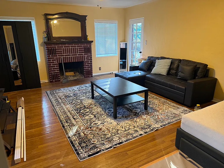 2701 Coloma St — Photo 3