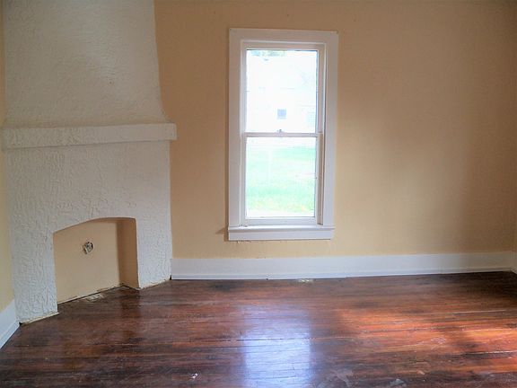 3rd image of 111 1/2 Avenue B