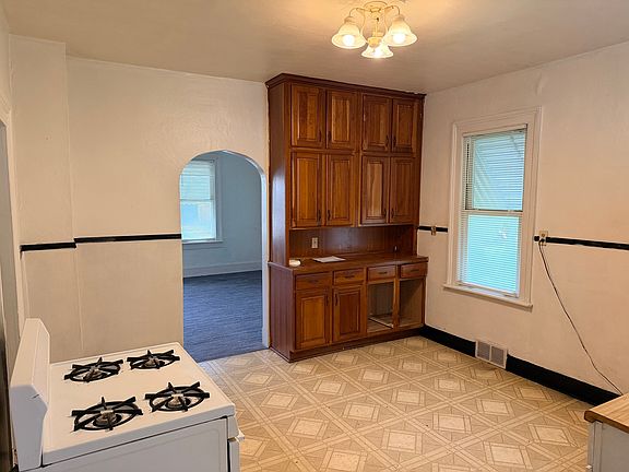 3rd image of 403 9th St