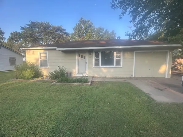 307 N Hutchinson St, Haven, KS 67543