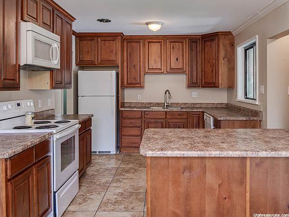 5th image of 1172 N Topaz Dr