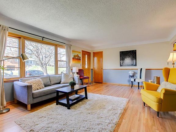 3rd image of 216 18th Ave N