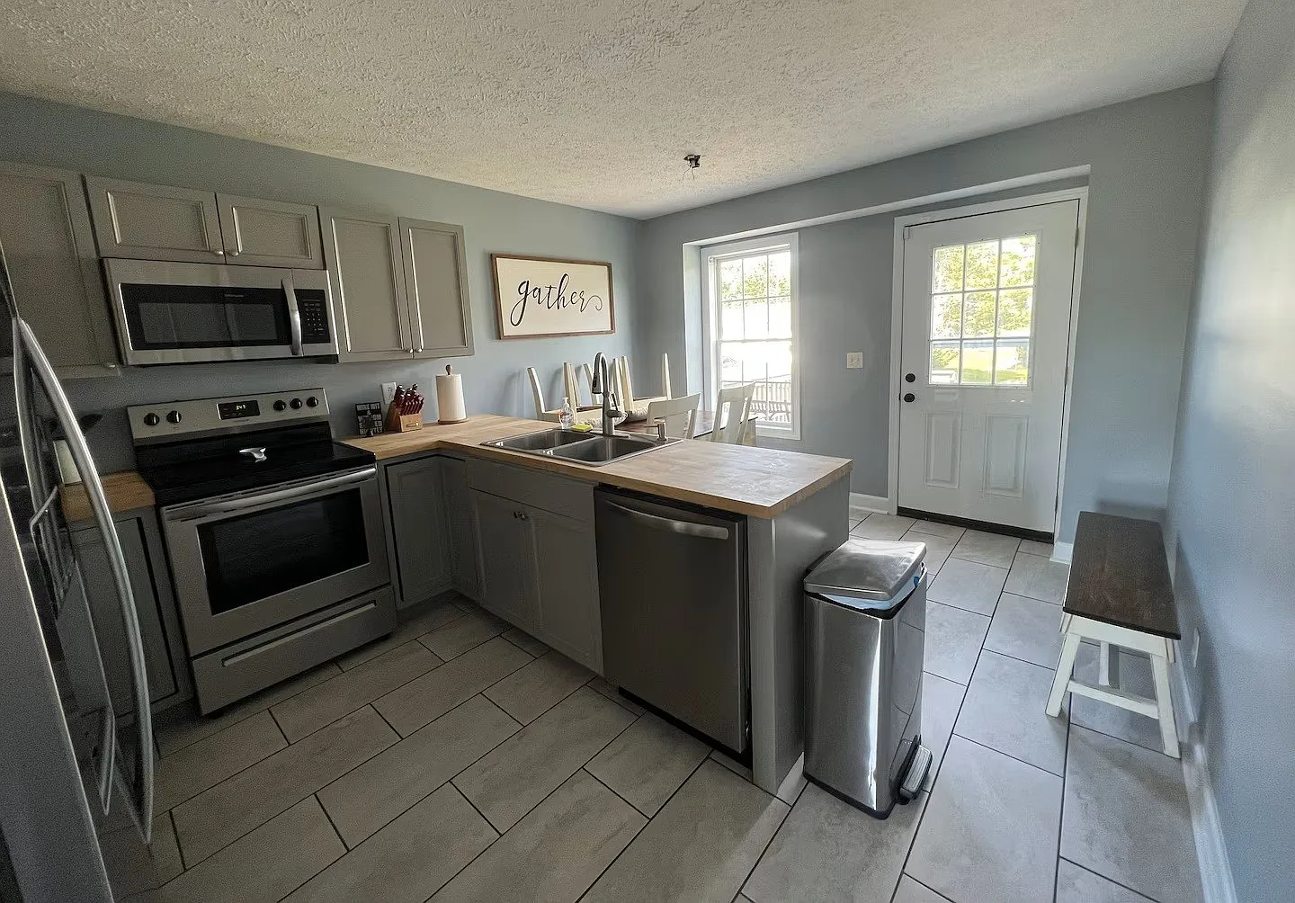 3 bed, 2.0 bath, 1100 sqft, $1,700 — Photo 4