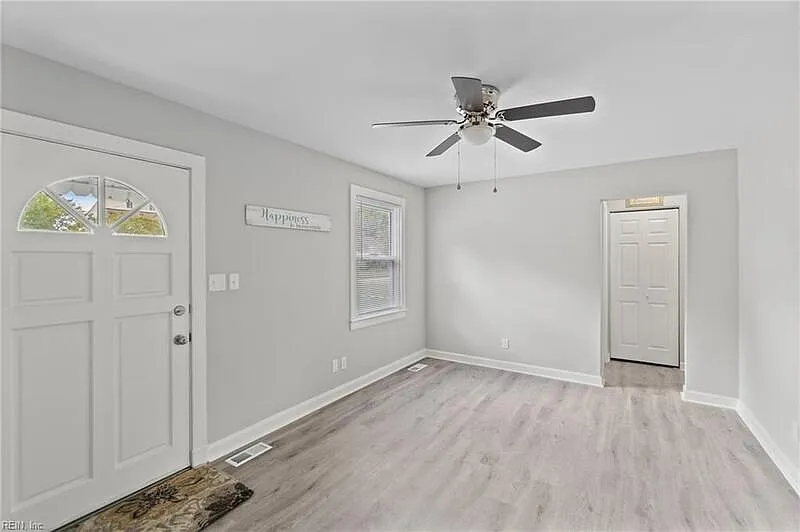 3 bed, 2.0 bath, 1000 sqft, $2,200 — Photo 4