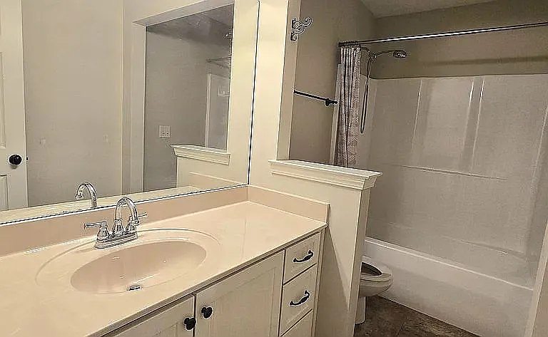 4 bed, 3.5 bath, 2728 sqft, $2,950 — Photo 4