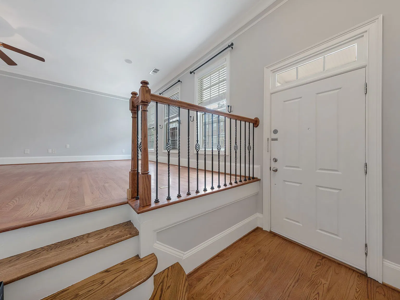 4 bed, 3.5 bath, 2741 sqft, $3,500 — Photo 2