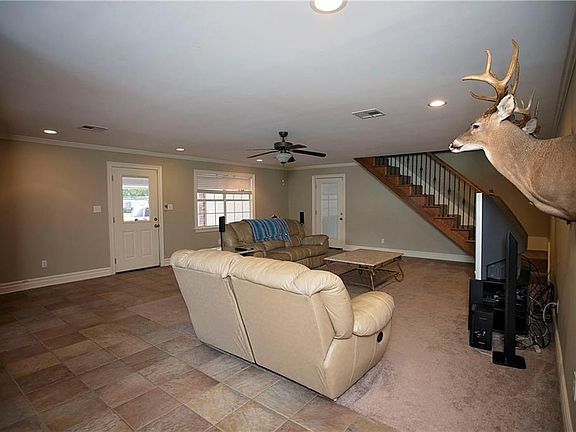 2nd image of 315 Saint Clair Ave