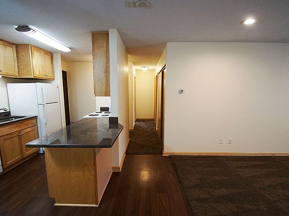 4th image of 401 E Burnsville Pkwy APT 121