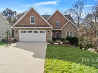 3839 10th St NE, Hickory, NC 28601