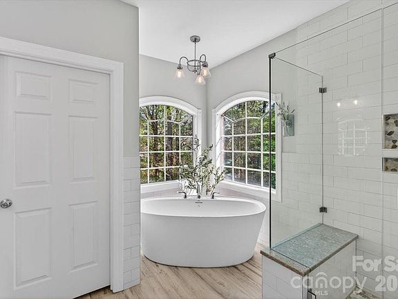 3rd image of 330 Chancelot Ln
