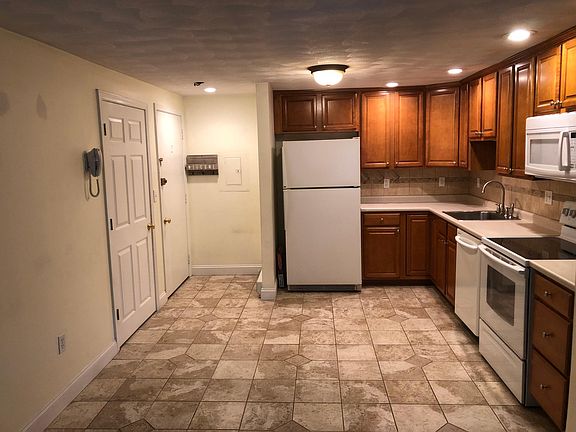 3rd image of 102G Capitol Hill Dr
