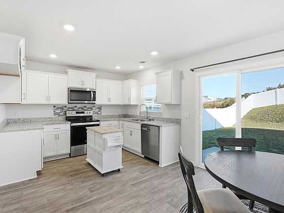 5th image of 640 Joshua Tree Ln