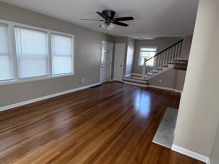 238 N Bleckley Dr — Photo 8