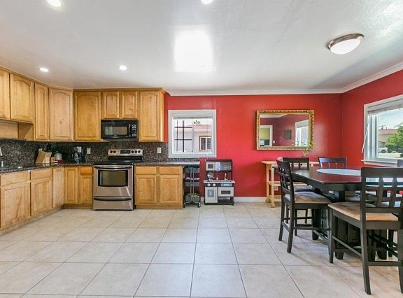 4th image of 13028 Pfeifle Ave