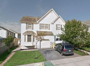 8 Brisk Ln, Lakewood, NJ 08701