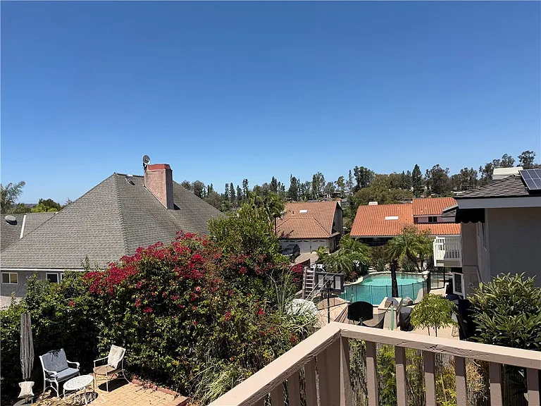 25311 Hillary Ln — Photo 2