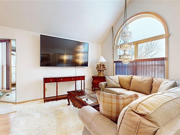 5th image of 26487 Buckthorn Rd