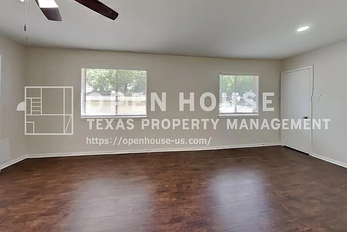 2631 Sherwood Hollow Ln — Photo 7