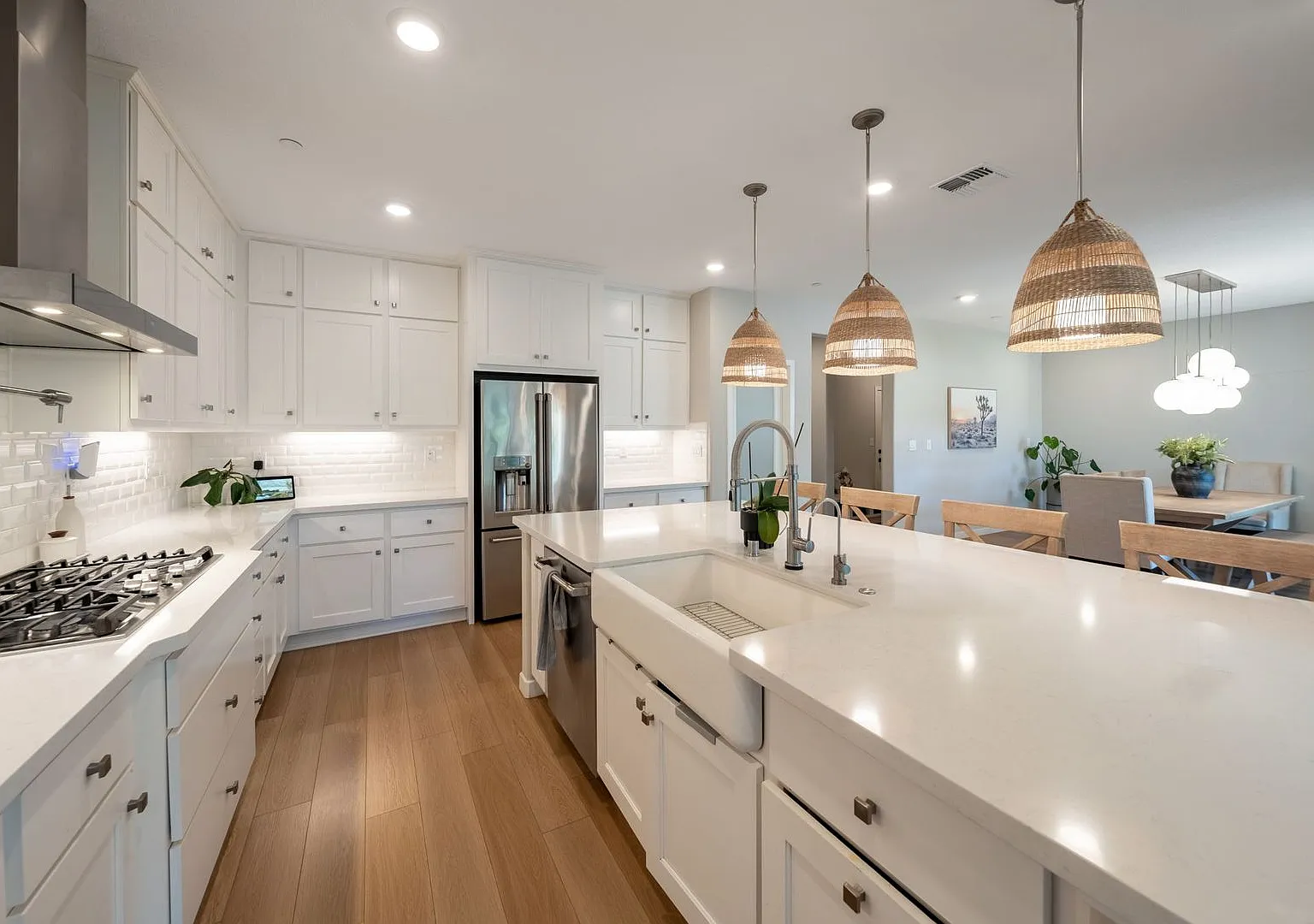 Beautifully Updated 5-Bedroom Home with 3 Car Garage in Folsom Ranch! — Photo 1