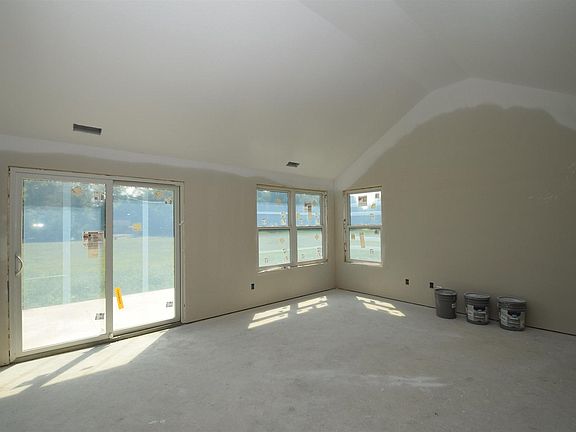 5th image of 108 Saint Andrews Ct