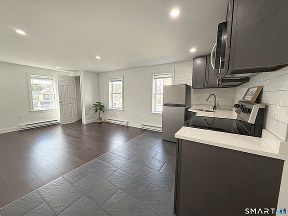 2nd image of 25 Brewer St Unit 3