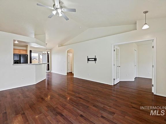 5th image of 612 Goshawk Ave