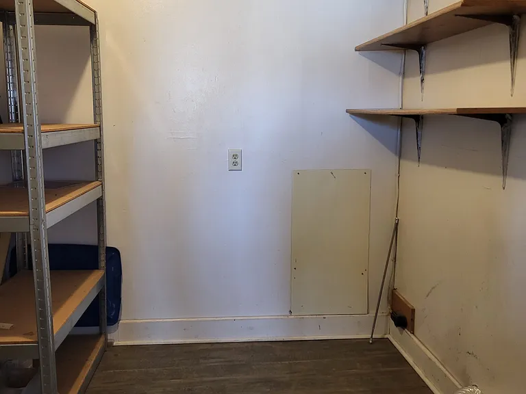 313 E Tallent St — Photo 9