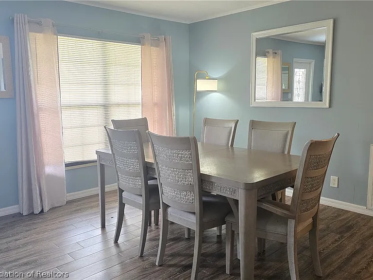 639 Killarney Dr — Photo 8