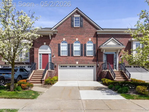 955 Sandalwood Dr, Troy, MI 48085
