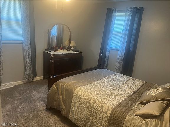5th image of 173 S Maple Dr