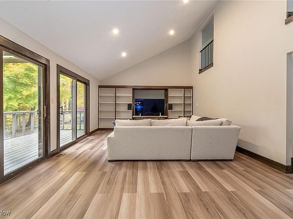 5th image of 8648 Bradford Ln