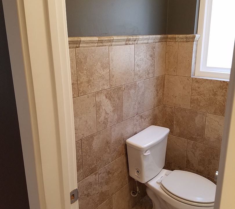2nd image of 1829 Colby Ave APT 5