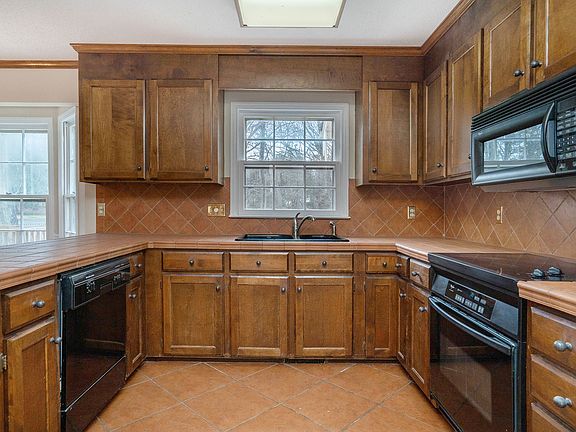3rd image of 4708 Meadowridge Dr