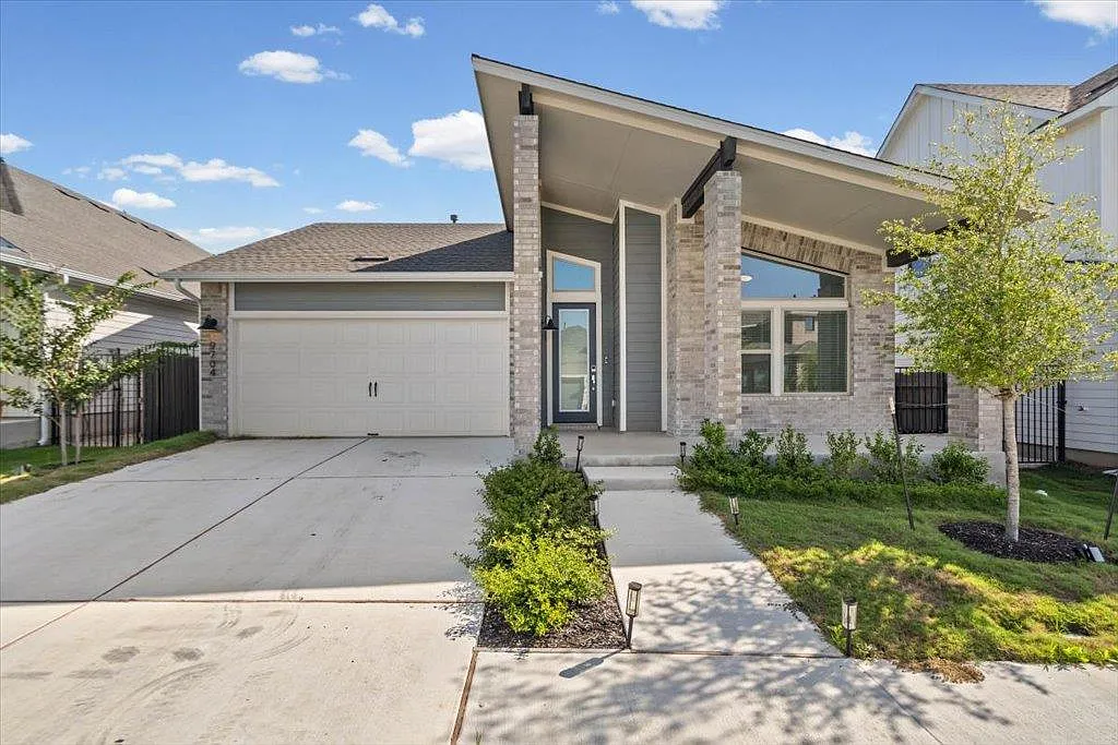 4 bed, 2.5 bath, 2147 sqft, $3,200 — Photo 1