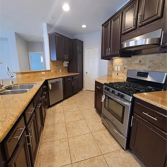 74 Rosenblum #108 — Photo 13