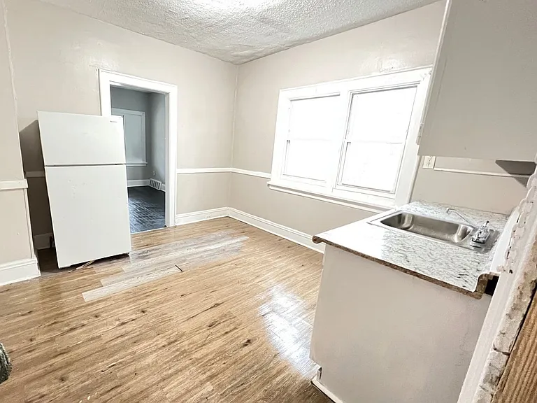 12022 Griffing Ave — Photo 10