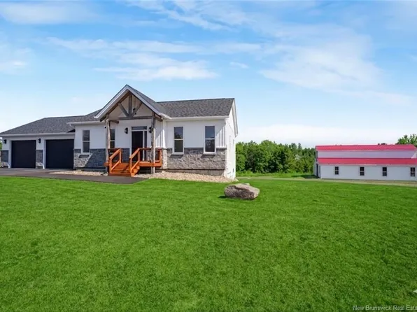 129 Phillips Dr, New Maryland, NB E3C 1E6