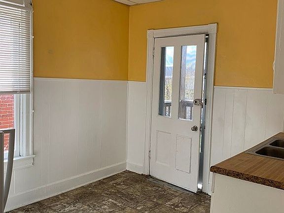 4th image of 841 W Washington St #2F