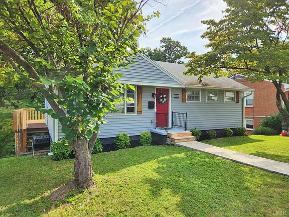 3rd image of 706 Crestwood Cir