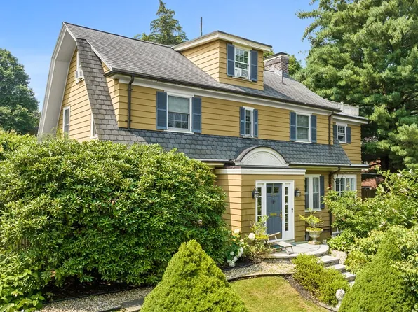 228 Wolcott Rd, Brookline, MA 02467
