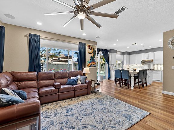 3rd image of 446 Kensington Way