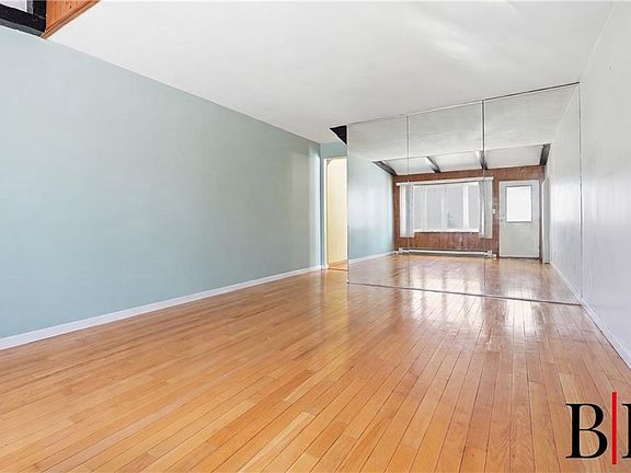 3rd image of 2062 E 72nd St