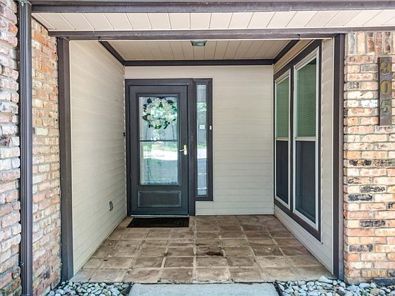 3rd image of 905 Kensington Ct #P