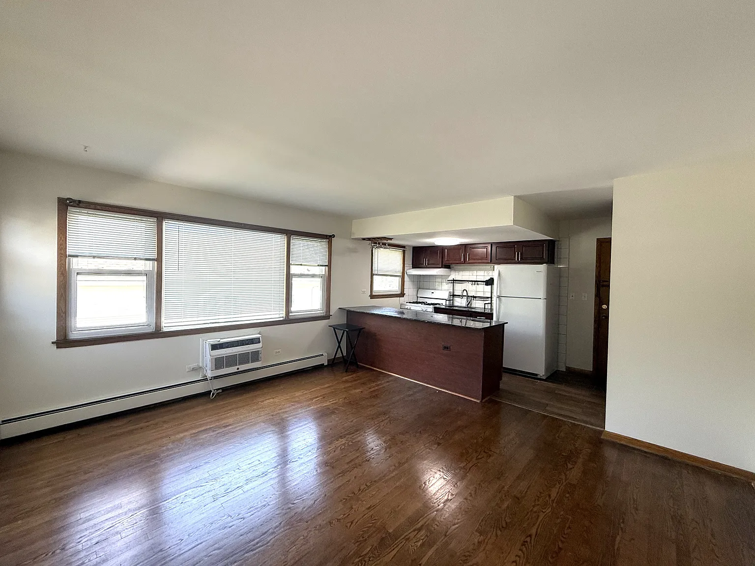1 bed, 650 sqft, $1,600 — Photo 3