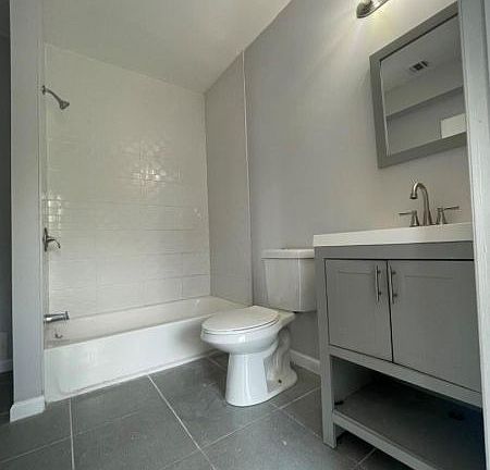 5th image of 165 N 18th St Floor 2
