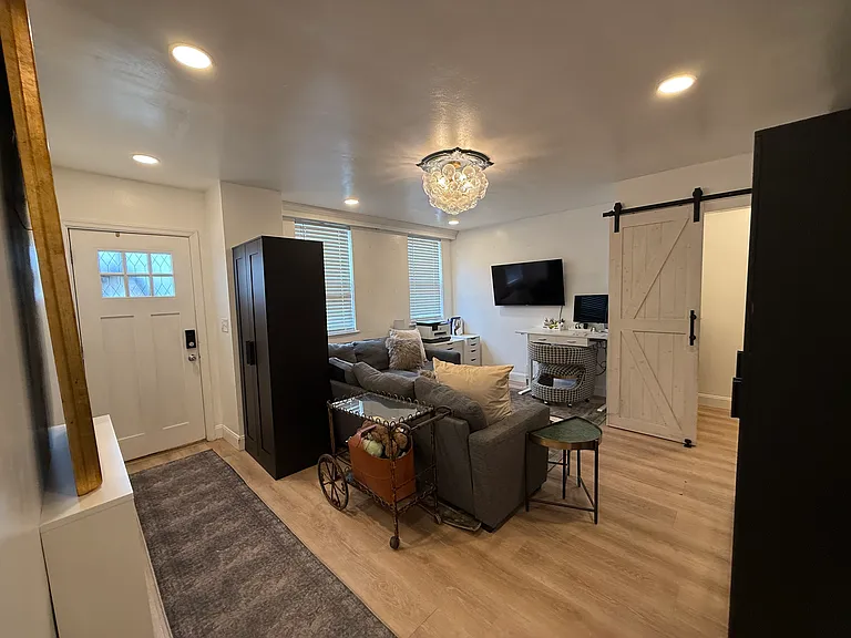 1422 Loraine St — Photo 4